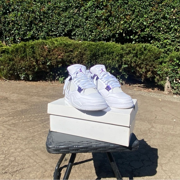 Jordan 4s Metallic purple - Picture 3 of 10